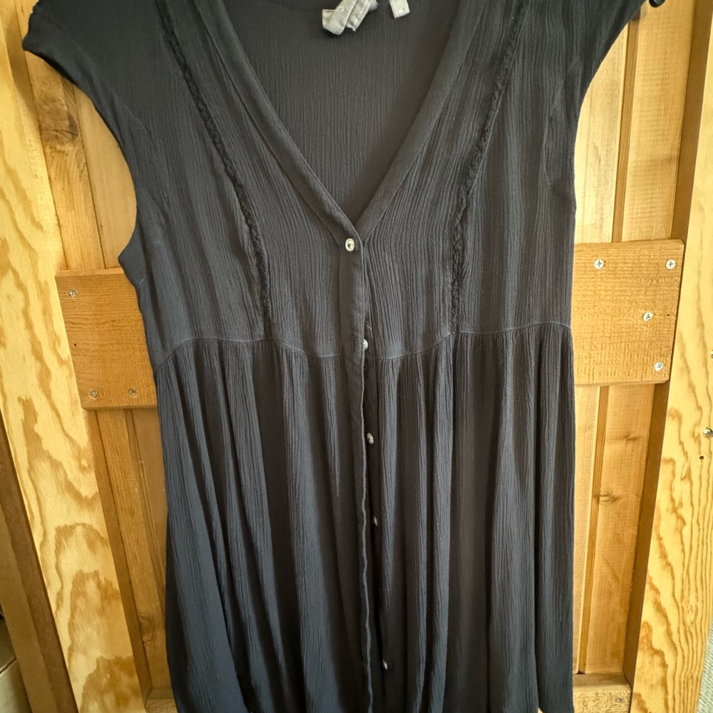 Women’s work shirts. Please note which shirt you are requesting. Thank you.